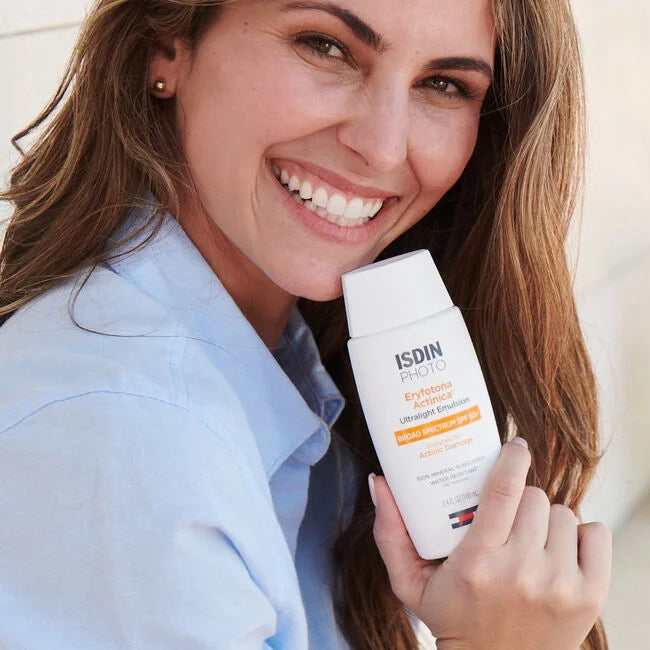 Isdin Photo Eryfotona Actinica, Ultralight Emulsion, Broad spectrum Sps 50+, Sunscreen with DNA Repairsomes and Antioxidants, Water Resistant, 100% Mineral Sunscreen, 3.4 FL OZ (100 ml)